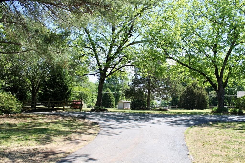 3 bedroom, 2 bathroom, 1,937 sq ft single family residence for sale at 394 NW Hwy 211, Winder, GA 30680 — photo 5