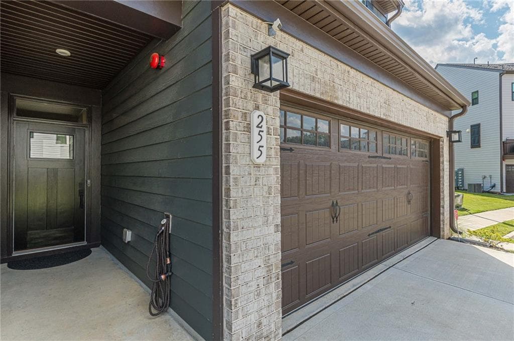 3 bedroom, 3 bathroom, 1,933 sq ft townhouse for sale at 255 Climbing Ivy Circle, Fayetteville, GA 30214 — photo 3