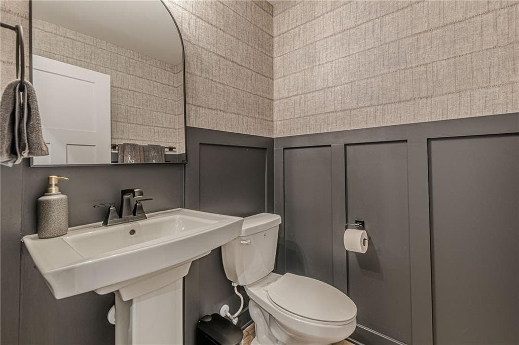 3 bedroom, 3 bathroom, 1,933 sq ft townhouse for sale at 255 Climbing Ivy Circle, Fayetteville, GA 30214 — photo 6
