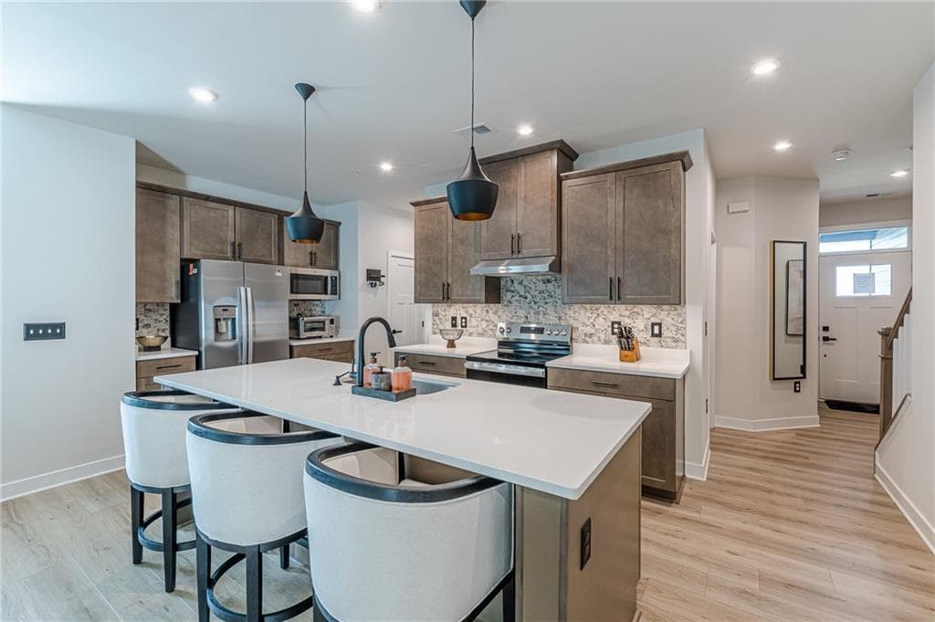 3 bedroom, 3 bathroom, 1,933 sq ft townhouse for sale at 255 Climbing Ivy Circle, Fayetteville, GA 30214 — photo 9