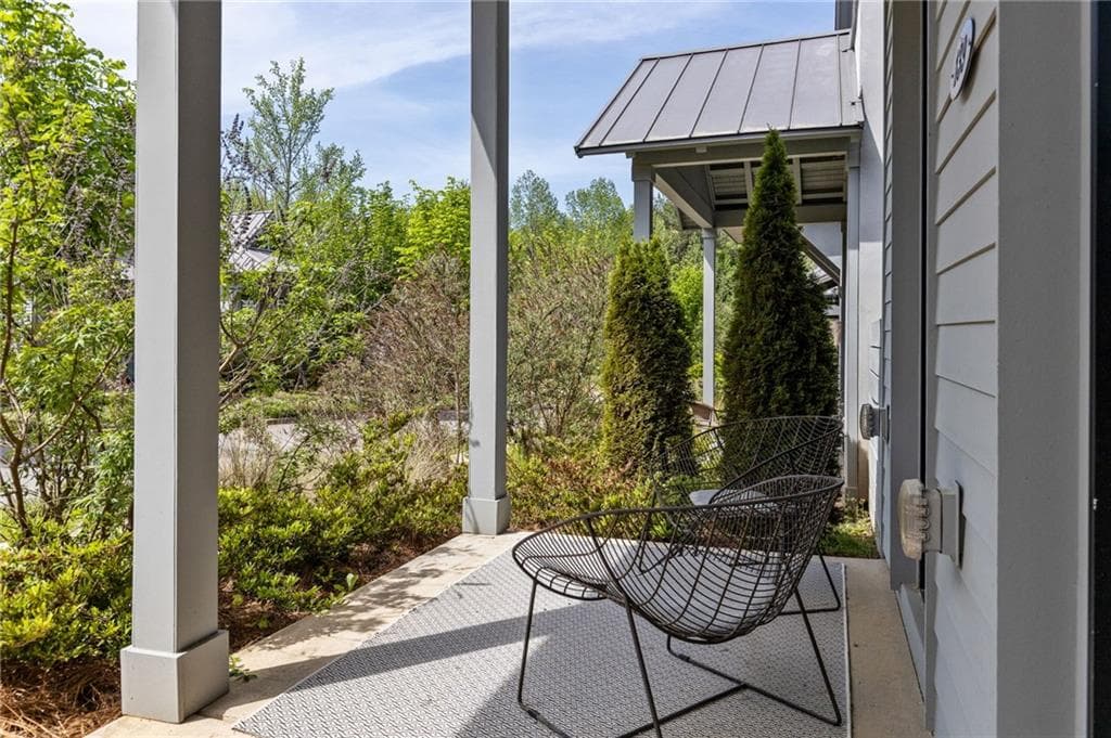 2 bedroom, 2 bathroom, 1,100 sq ft single family residence for sale at 139 Mado Lane, Chattahoochee Hills, GA 30268 — photo 2