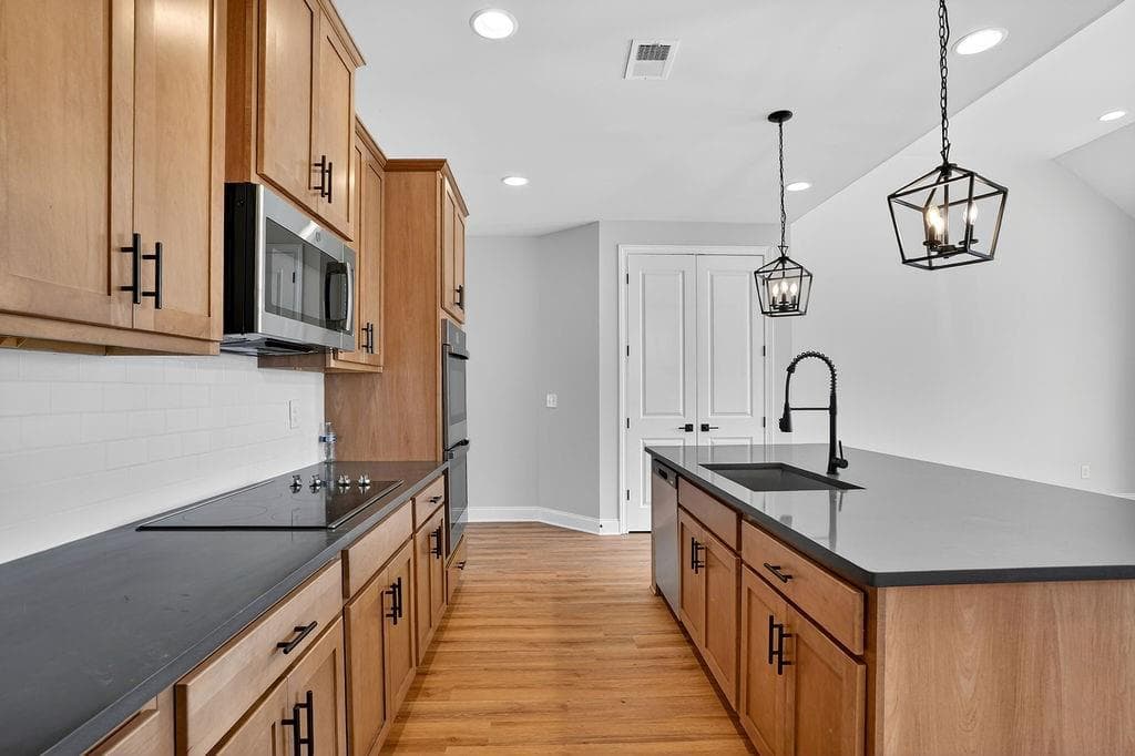 4 bedroom, 3 bathroom, 2,443 sq ft single family residence for sale at 174 Classic Overlook Lot 22A, Homer, GA 30547 — photo 5
