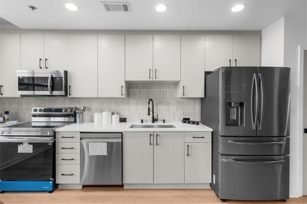 1 bedroom, 1 bathroom, 790 sq ft condominium for sale at 250 Pharr Road 704, Atlanta, GA 30305 — photo 7
