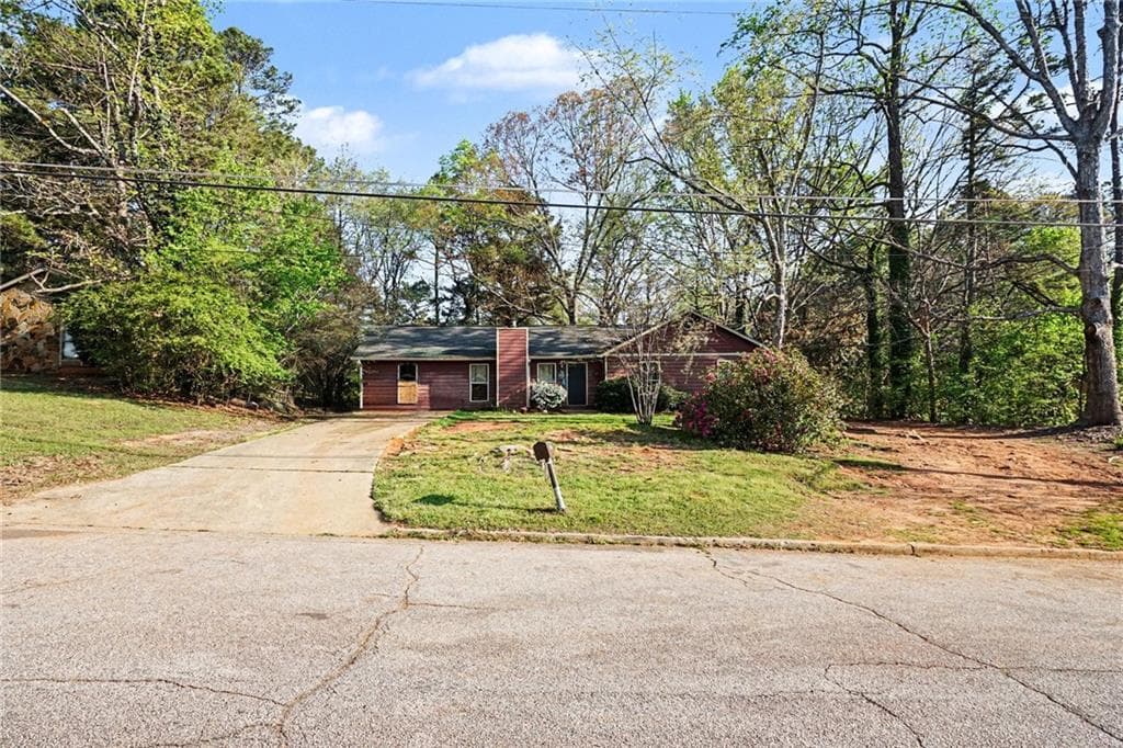 3 bedroom, 2 bathroom, 2,103 sq ft single family residence under contract at 1727 Vauxhall Drive, Lithonia, GA 30058 — photo 2