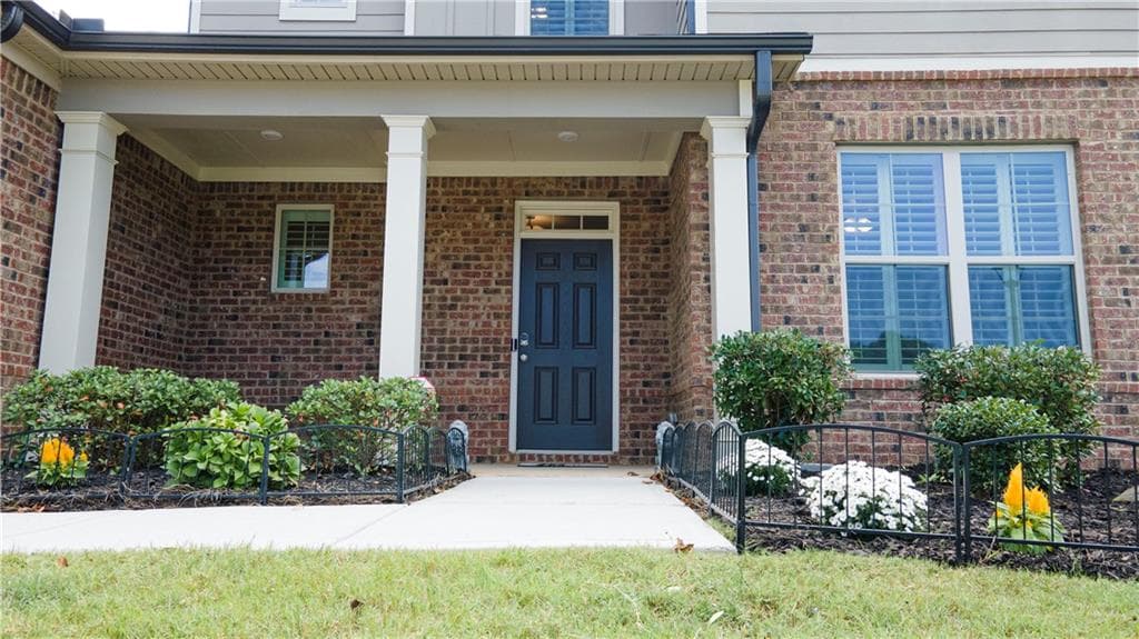 5 bedroom, 5 bathroom, 3,998 sq ft single family residence for sale at 585 Briard Drive, Buford, GA 30518 — photo 4