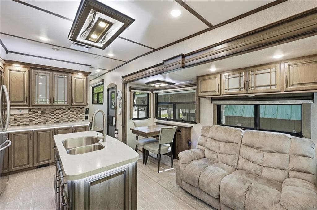 1 bedroom, 1 bathroom, 414 sq ft single family residence for sale at 320 Leisure Acres Drive, Cleveland, GA 30528 — photo 6