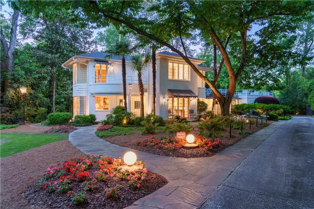 3 bedroom, 4 bathroom, 4,553 sq ft single family residence for sale at 1020 W Wesley Road, Atlanta, GA 30327 — photo 2