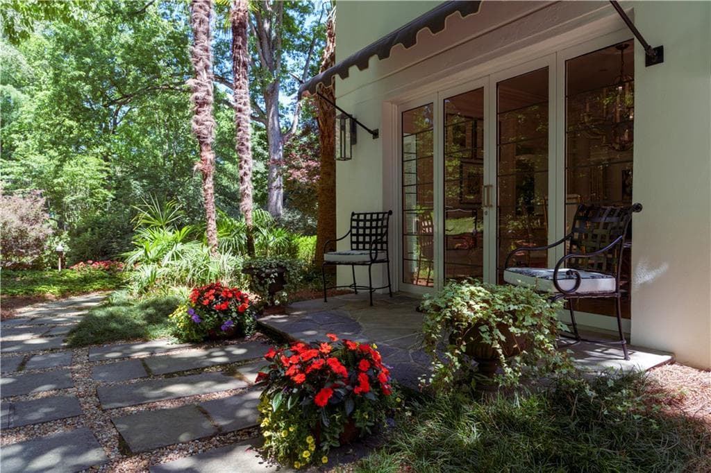3 bedroom, 4 bathroom, 4,553 sq ft single family residence for sale at 1020 W Wesley Road, Atlanta, GA 30327 — photo 3