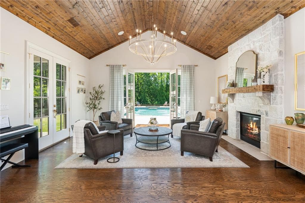 6 bedroom, 6 bathroom, 5,568 sq ft single family residence for sale at 4184 Thompson Mill Road, Buford, GA 30519 — photo 2