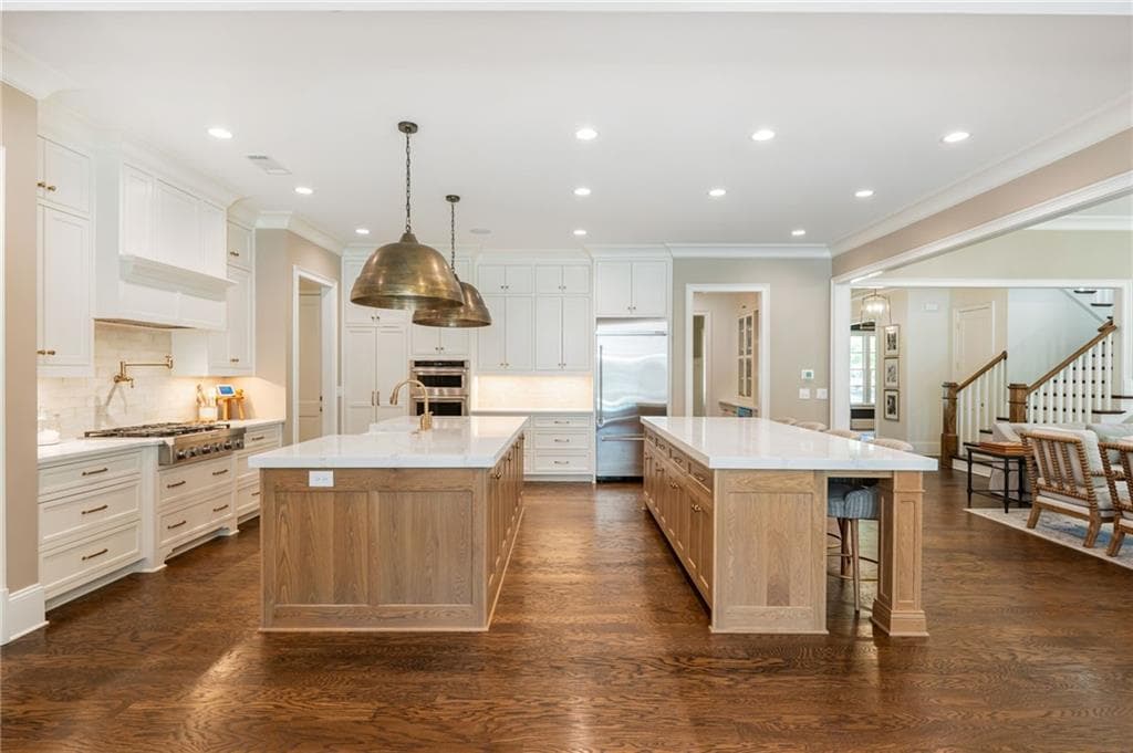 6 bedroom, 6 bathroom, 5,568 sq ft single family residence for sale at 4184 Thompson Mill Road, Buford, GA 30519 — photo 3