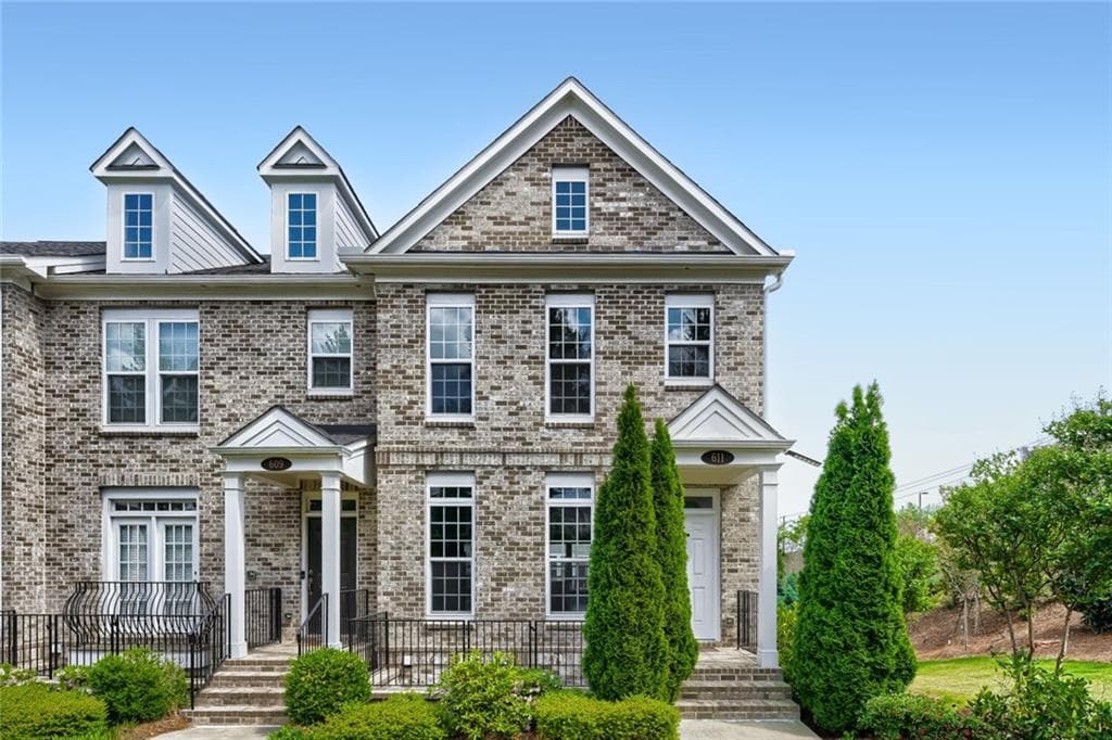 3 bedroom, 4 bathroom, 2,024 sq ft townhouse under contract at 611 Hanlon Way, Alpharetta, GA 30009
