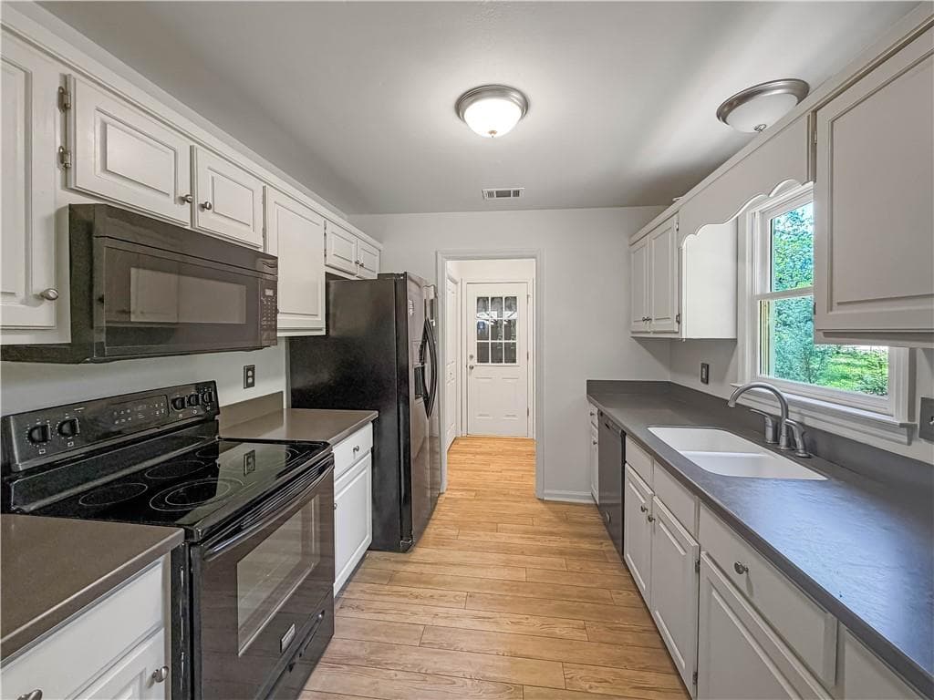 3 bedroom, 2 bathroom, 1,310 sq ft single family residence for sale at 120 Brookstone Court, Athens, GA 30605 — photo 2