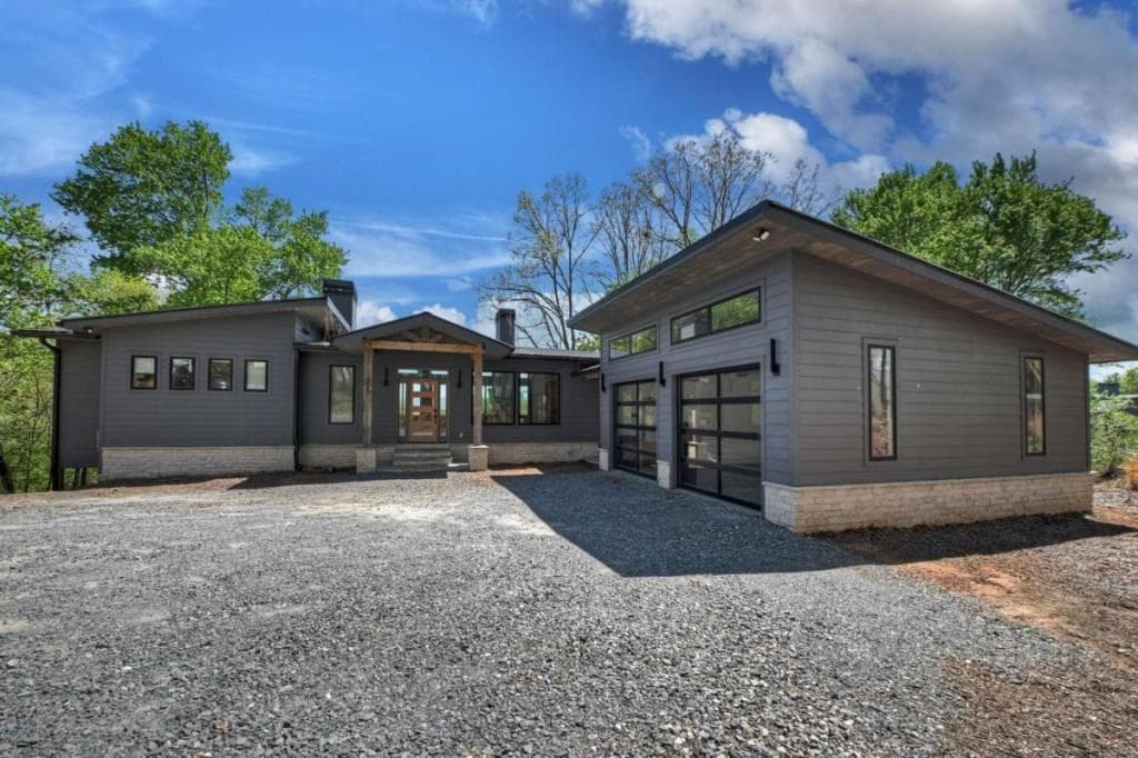 3 bedroom, 4 bathroom, 2,868 sq ft single family residence for sale at 315 Blue Berry Ridge, Morganton, GA 30560 — photo 4