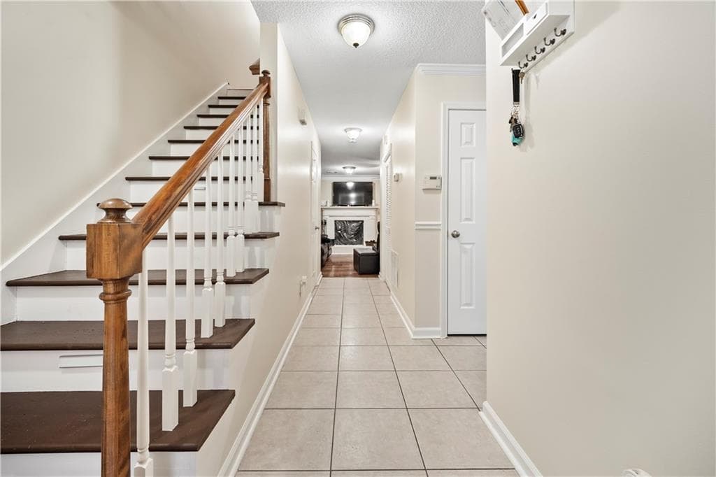 2 bedroom, 3 bathroom, 1,292 sq ft townhouse under contract at 5142 Jenny Drive, Acworth, GA 30101 — photo 2