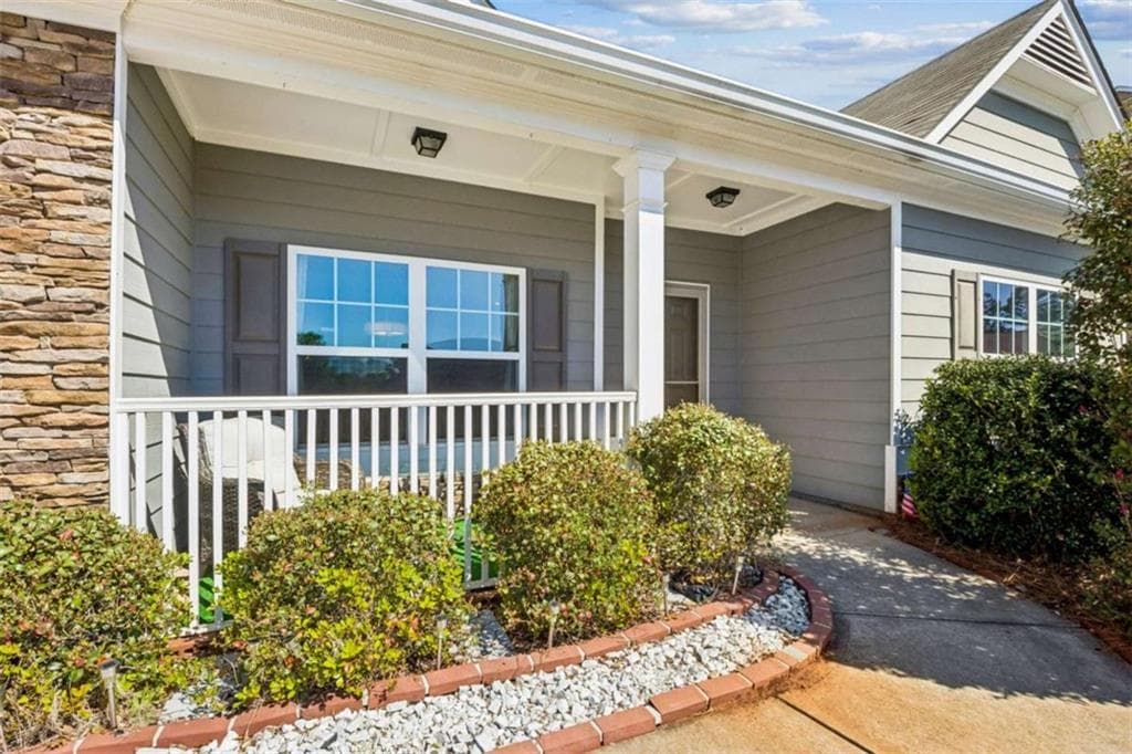 4 bedroom, 2 bathroom, 2,114 sq ft single family residence for sale at 753 Timpelton Court, Hoschton, GA 30548 — photo 4