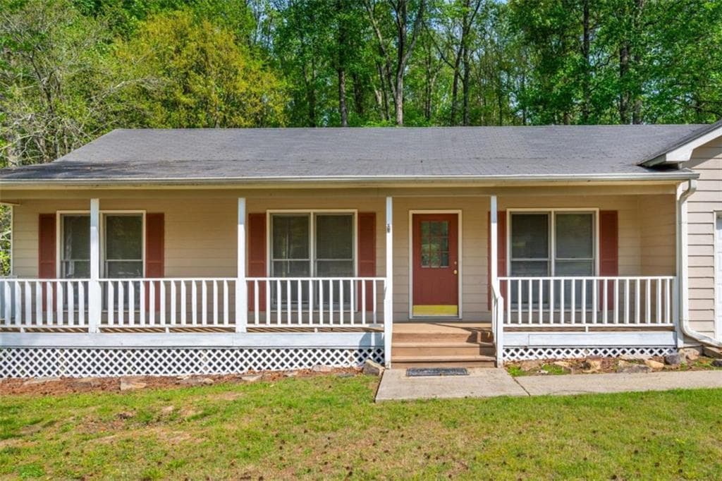 3 bedroom, 2 bathroom, 1,405 sq ft single family residence for sale at 1544 Pine Creek Way, Lawrenceville, GA 30043 — photo 2