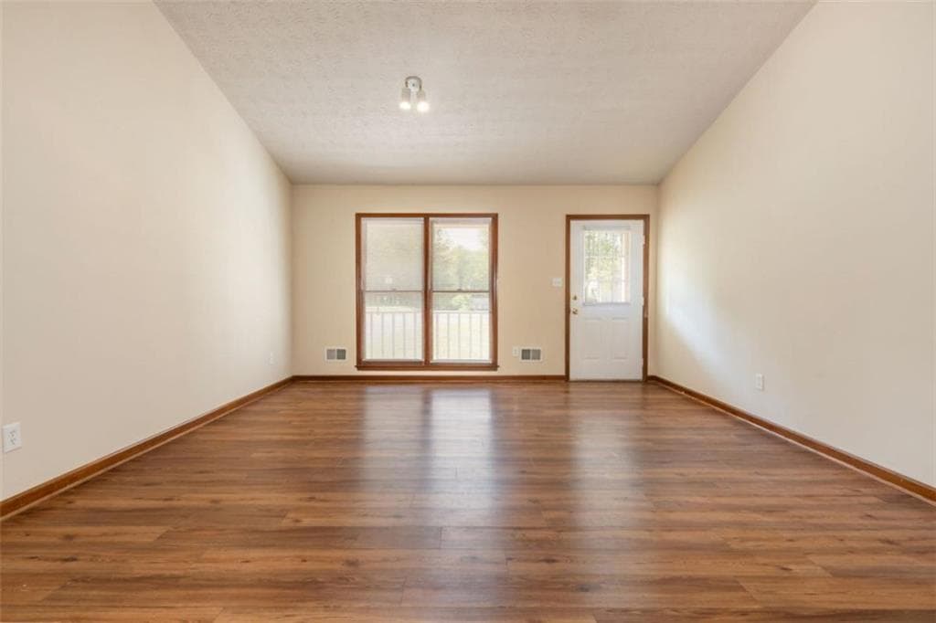 3 bedroom, 2 bathroom, 1,405 sq ft single family residence for sale at 1544 Pine Creek Way, Lawrenceville, GA 30043 — photo 6