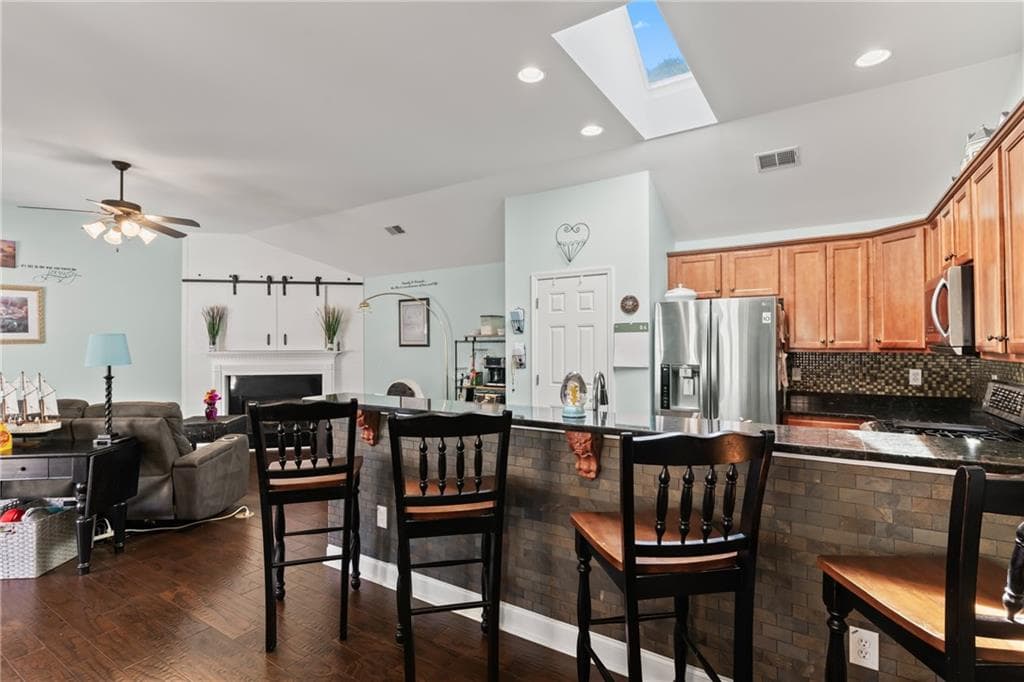 2 bedroom, 2 bathroom, 1,714 sq ft single family residence under contract at 315 Winthrope Drive, Woodstock, GA 30188 — photo 6
