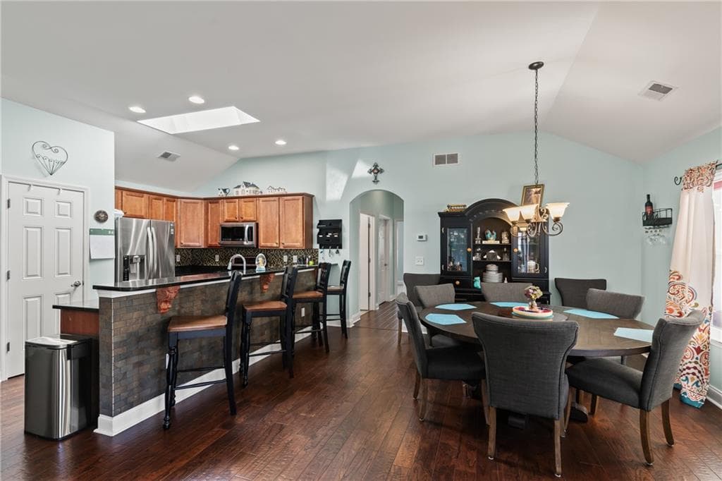 2 bedroom, 2 bathroom, 1,714 sq ft single family residence under contract at 315 Winthrope Drive, Woodstock, GA 30188 — photo 7