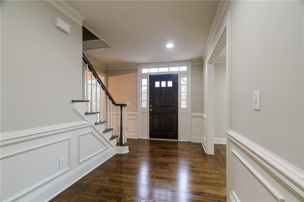 5 bedroom, 3 bathroom, 5,137 sq ft single family residence under contract at 1565 Summerset Drive, Atlanta, GA 30338 — photo 2