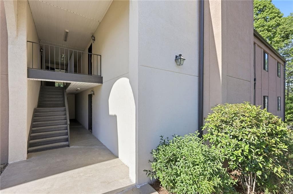 2 bedroom, 2 bathroom condominium for sale at 605 Candler Street B13, Gainesville, GA 30501 — photo 2
