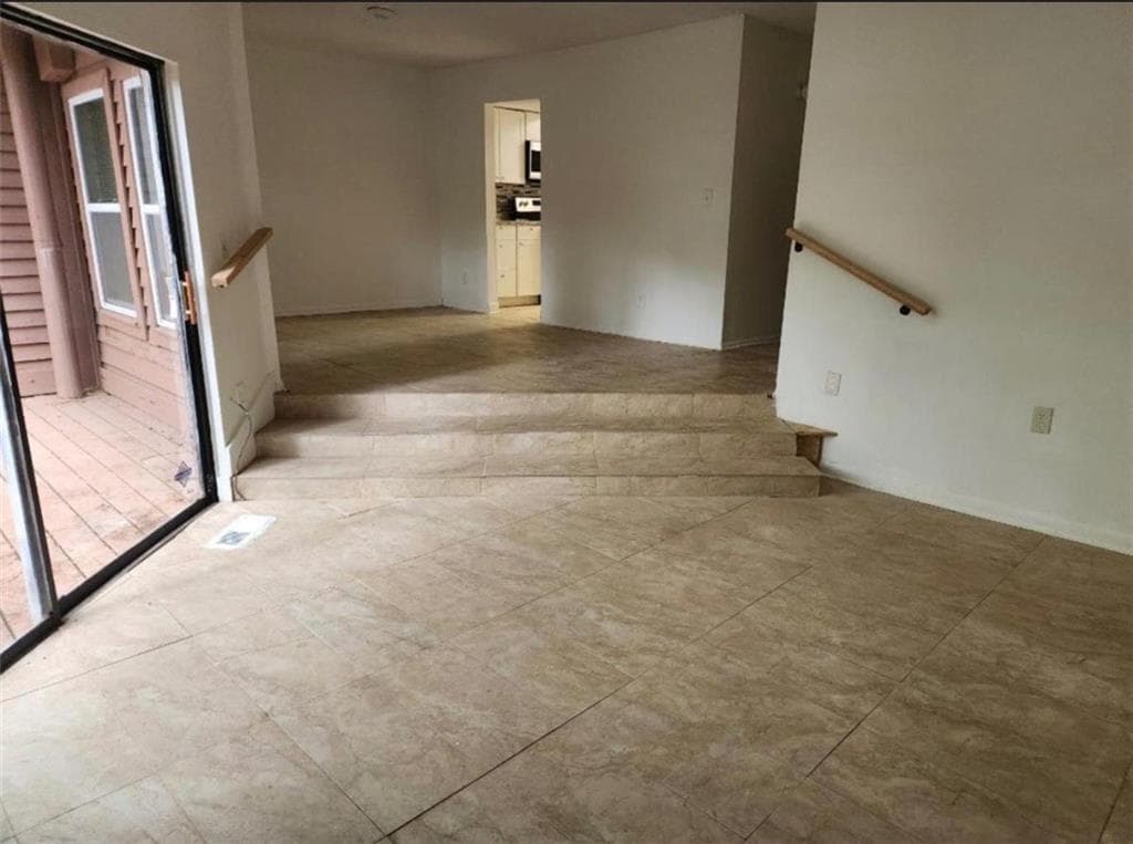 3 bedroom, 3 bathroom townhouse for rent at 2565 Terrace Trail, Decatur, GA 30035 for $1,800 a month — photo 2