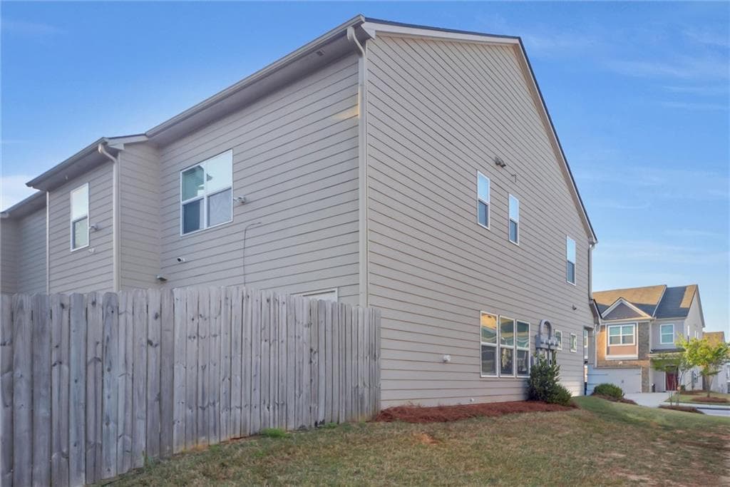 3 bedroom, 3 bathroom, 1,531 sq ft townhouse for sale at 6410 Shalks Crossing Drive, Lithonia, GA 30058 — photo 2