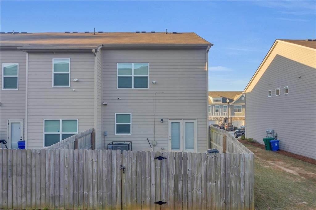 3 bedroom, 3 bathroom, 1,531 sq ft townhouse for sale at 6410 Shalks Crossing Drive, Lithonia, GA 30058 — photo 3