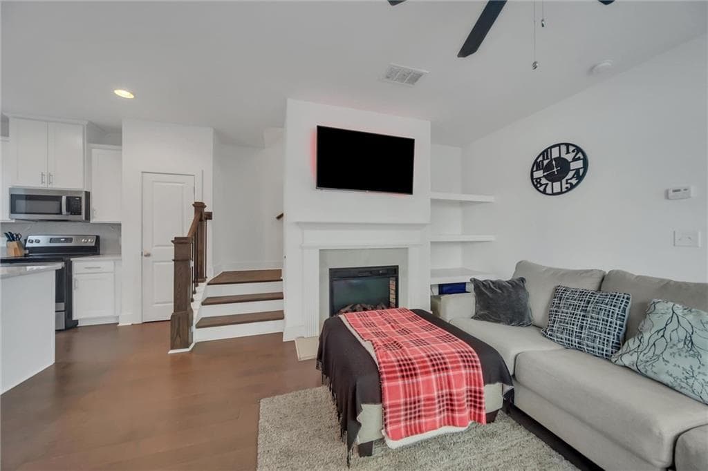 3 bedroom, 3 bathroom, 1,531 sq ft townhouse for sale at 6410 Shalks Crossing Drive, Lithonia, GA 30058 — photo 5