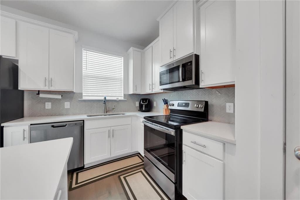 3 bedroom, 3 bathroom, 1,531 sq ft townhouse for sale at 6410 Shalks Crossing Drive, Lithonia, GA 30058 — photo 7