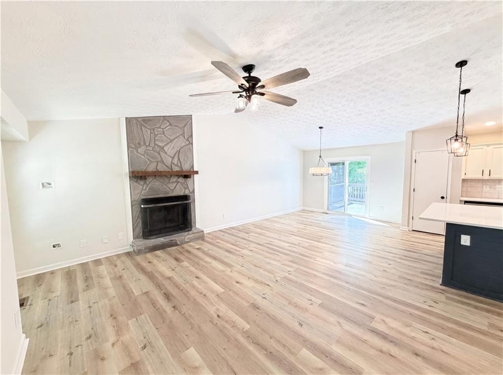 3 bedroom, 2 bathroom, 1,887 sq ft single family residence for sale at 1327 Towne Harbor Trail, Woodstock, GA 30189 — photo 3