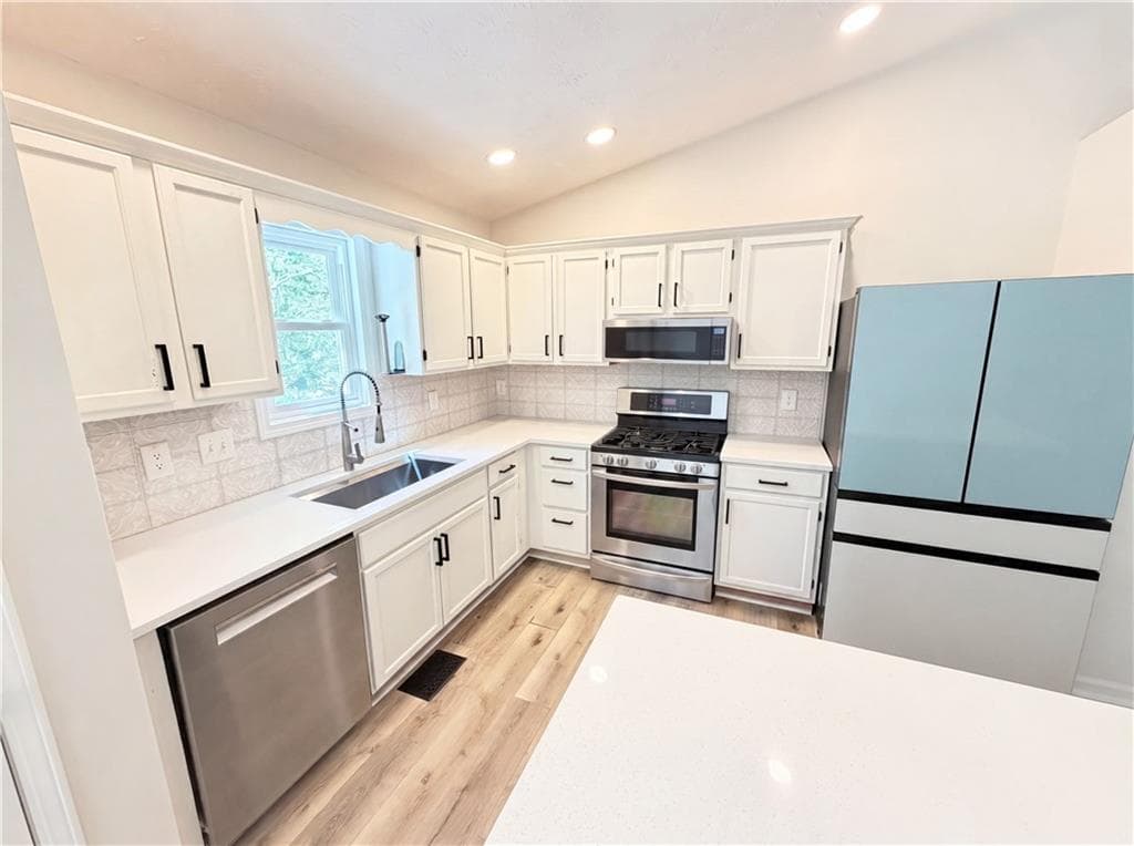 3 bedroom, 2 bathroom, 1,887 sq ft single family residence for sale at 1327 Towne Harbor Trail, Woodstock, GA 30189 — photo 9