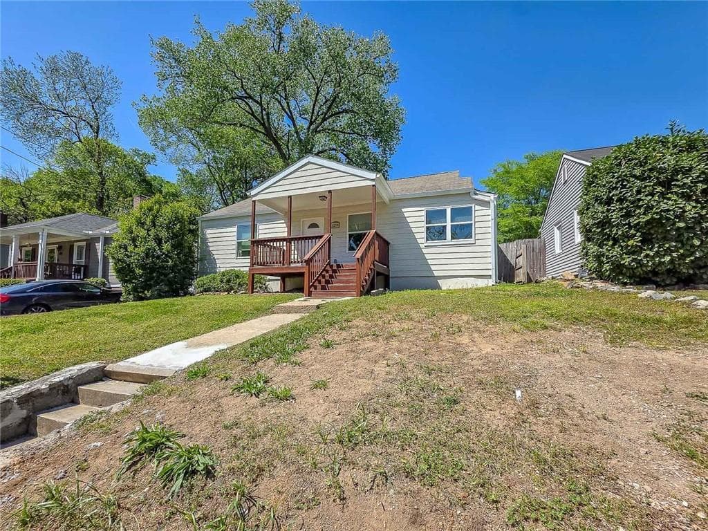 4 bedroom, 2 bathroom, 1,535 sq ft single family residence for sale at 1258 Holly Street, Atlanta, GA 30318 — photo 4