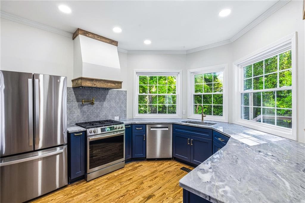 5 bedroom, 4 bathroom, 4,854 sq ft single family residence for sale at 1664 Holly Lake Circle, Snellville, GA 30078 — photo 3