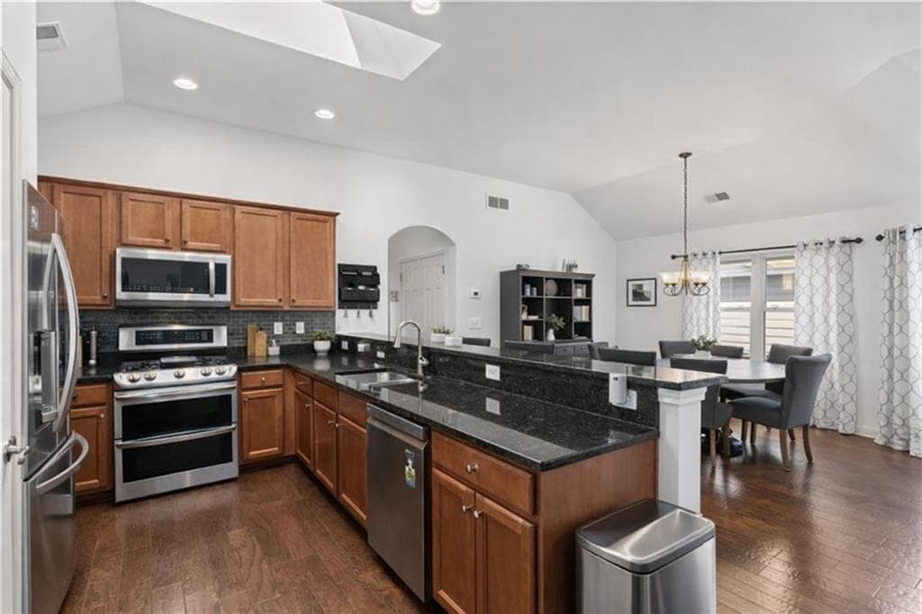 2 bedroom, 2 bathroom, 1,714 sq ft single family residence under contract at 315 Winthrope Drive, Woodstock, GA 30188 — photo 3
