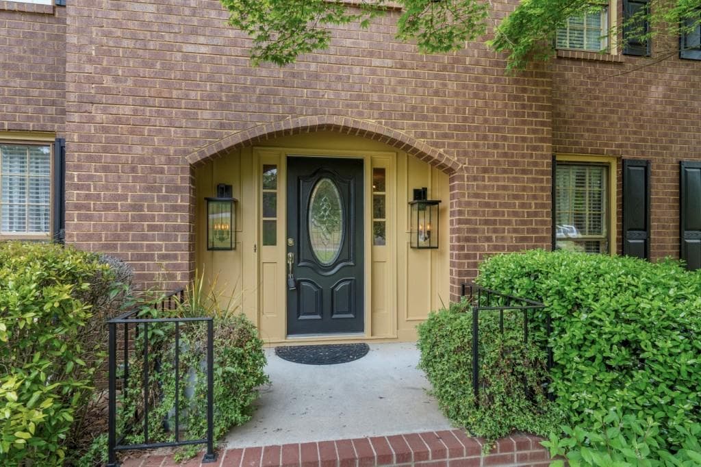 5 bedroom, 6 bathroom, 5,167 sq ft single family residence for sale at 4901 Bainbridge Court, Lilburn, GA 30047 — photo 3