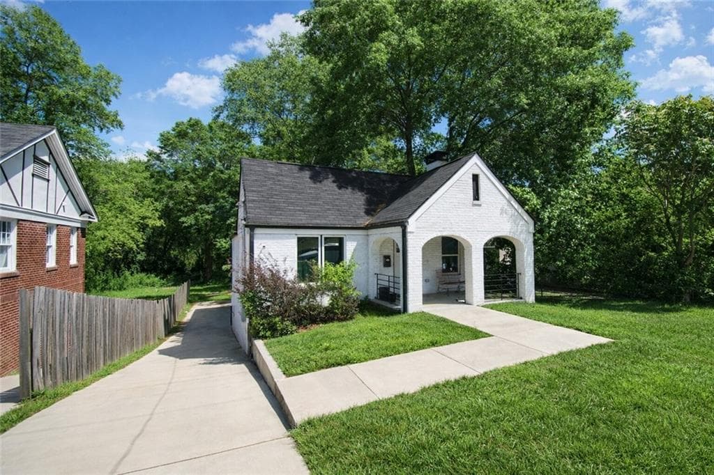 3 bedroom, 2 bathroom, 1,664 sq ft single family residence for sale at 1184 Metropolitan Parkway, Atlanta, GA 30310