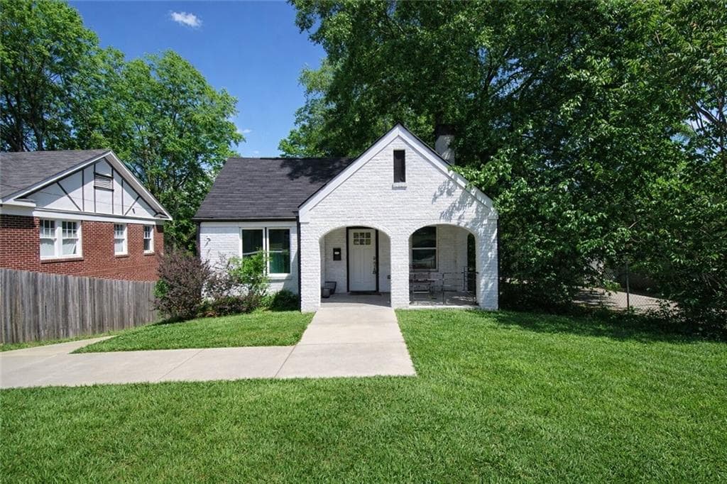 3 bedroom, 2 bathroom, 1,664 sq ft single family residence for sale at 1184 Metropolitan Parkway, Atlanta, GA 30310 — photo 2