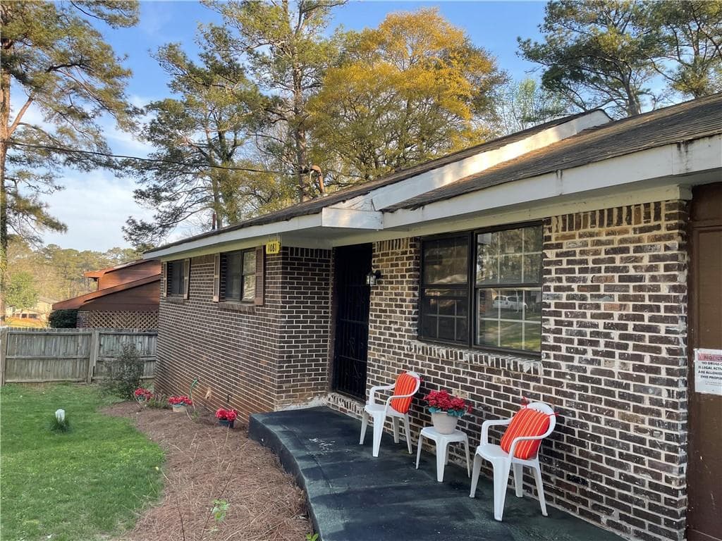 3 bedroom, 3 bathroom, 1,401 sq ft single family residence for sale at 1081 Forest Valley Drive, Atlanta, GA 30354 — photo 1 of 13
