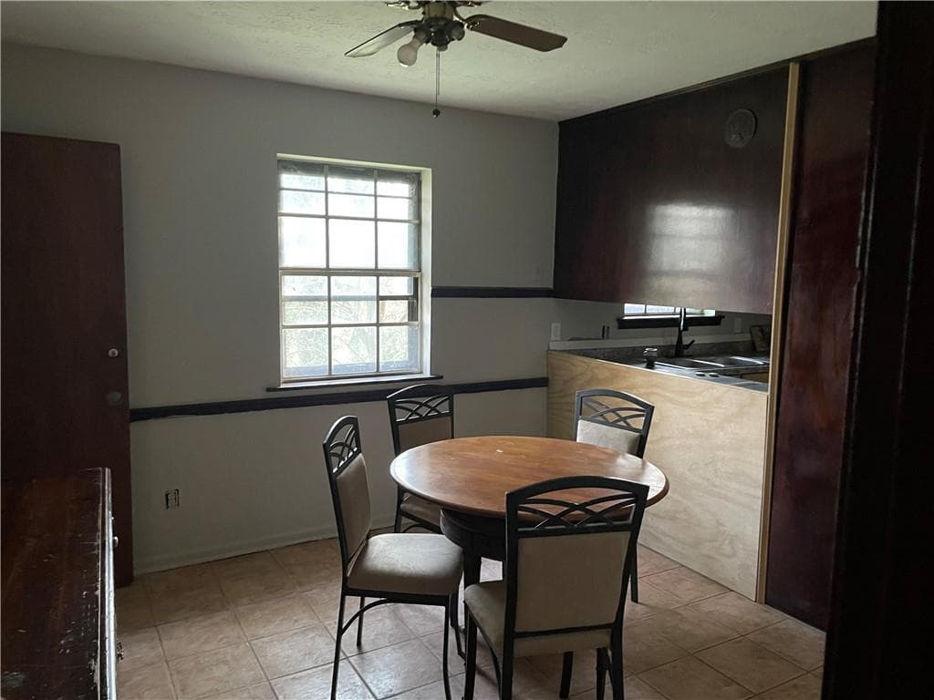 3 bedroom, 3 bathroom, 1,401 sq ft single family residence for sale at 1081 Forest Valley Drive, Atlanta, GA 30354 — photo 6