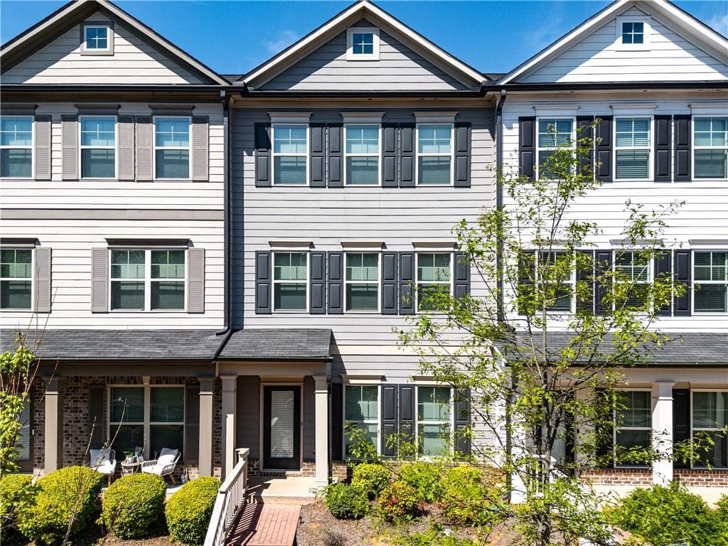 3 bedroom, 4 bathroom, 1,520 sq ft townhouse for sale at 3657 Princeton Avenue, Atlanta, GA 30337