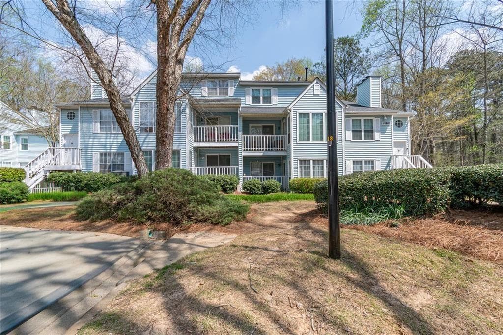 2 bedroom, 2 bathroom, 1,223 sq ft condominium for sale at 708 Glenleaf Drive, Peachtree Corners, GA 30092 — photo 1 of 27