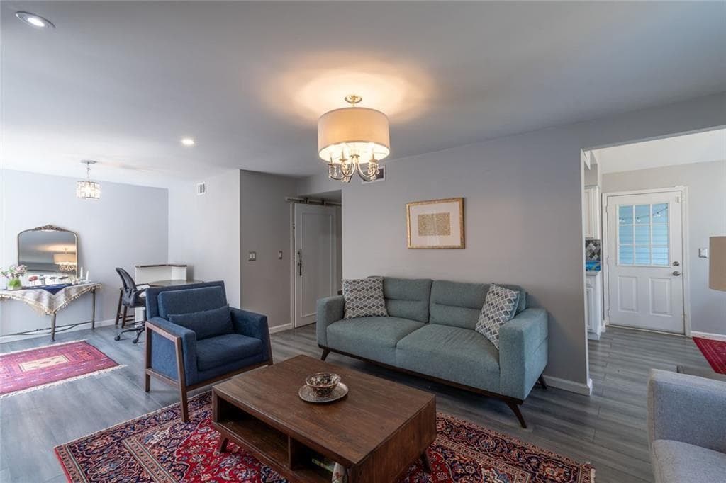 2 bedroom, 2 bathroom, 1,223 sq ft condominium for sale at 708 Glenleaf Drive, Peachtree Corners, GA 30092 — photo 6