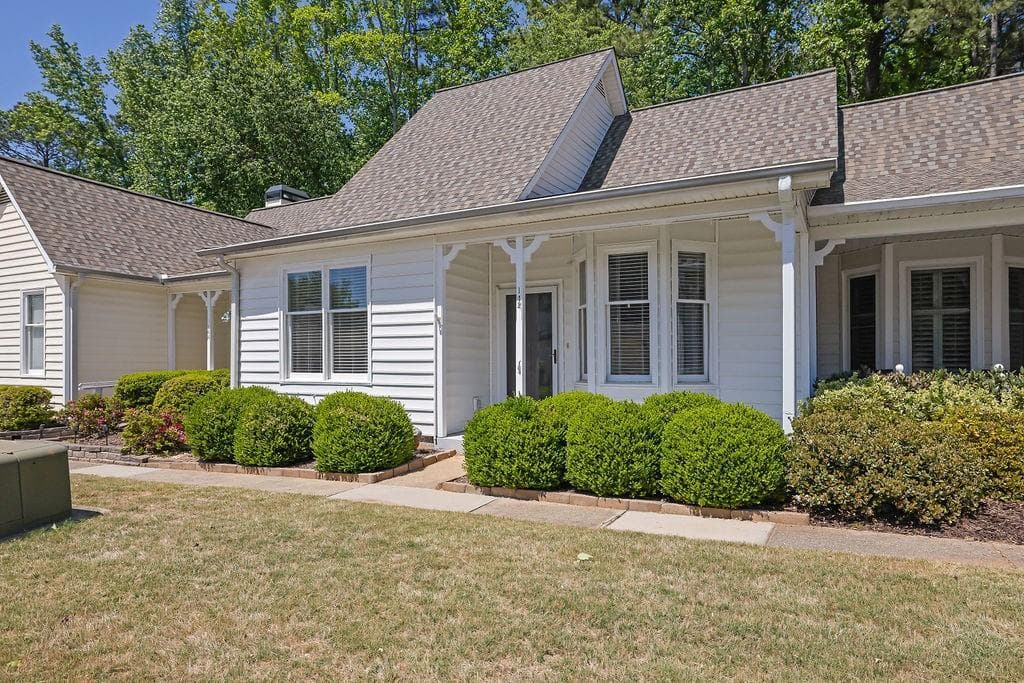 142 Victoria Way, Roswell, GA 30075 — most recent listing photo
