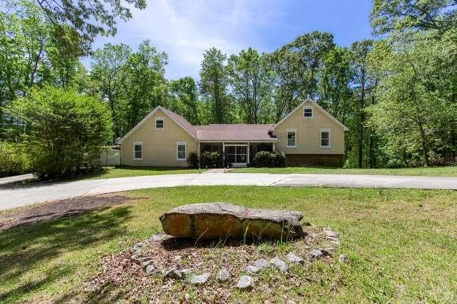 5 bedroom, 3 bathroom, 4,400 sq ft single family residence for sale at 4854 Ivey Lane, Douglasville, GA 30135 — photo 2