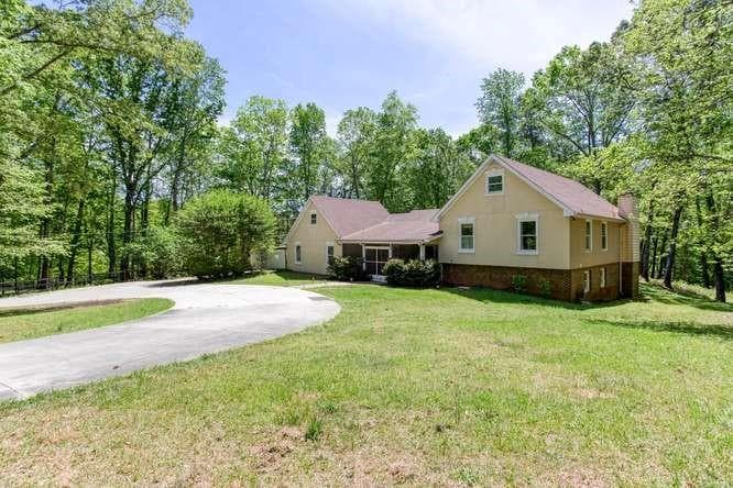 5 bedroom, 3 bathroom, 4,400 sq ft single family residence for sale at 4854 Ivey Lane, Douglasville, GA 30135 — photo 3