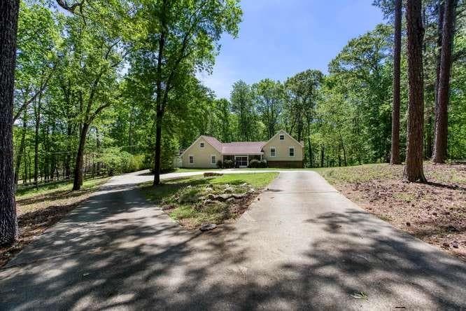 5 bedroom, 3 bathroom, 4,400 sq ft single family residence for sale at 4854 Ivey Lane, Douglasville, GA 30135 — photo 5
