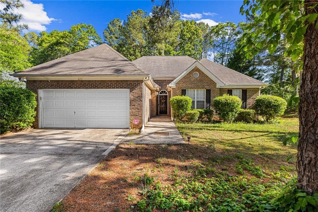 3 bedroom, 2 bathroom, 1,589 sq ft single family residence sold at 825 Lincoln Square, Locust Grove, GA 30248
