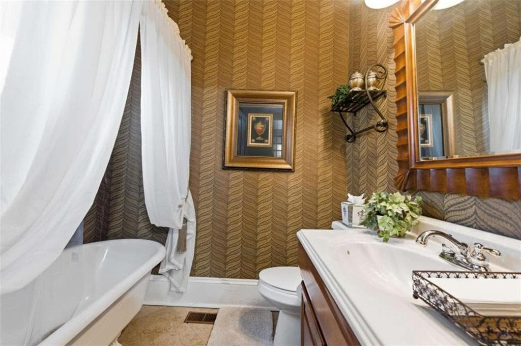 5 bedroom, 5 bathroom, 4,947 sq ft single family residence under contract at 1720 Rugby Avenue, College Park, GA 30337 — photo 7