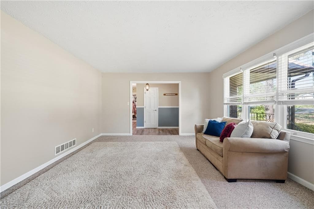 5 bedroom, 3 bathroom, 2,851 sq ft single family residence for sale at 5225 Kings Highway, Douglasville, GA 30135 — photo 10